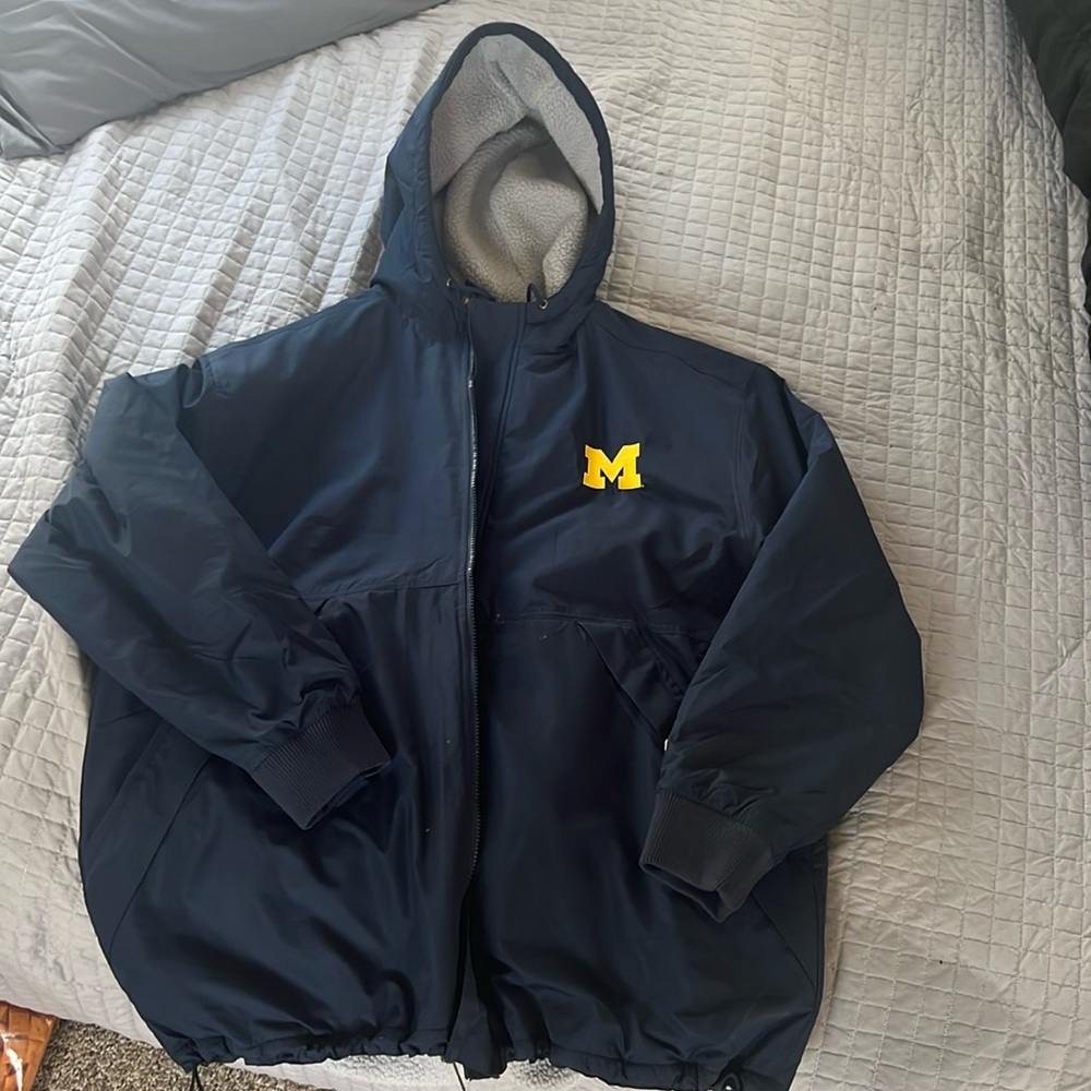 Champion Winter Parka Jacket size XL. worn few times.. like brand new!